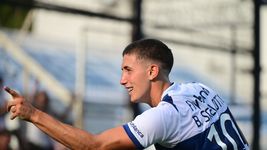 nicolas barros schelotto repitio la formula y convirtio un golazo para gimnasia nicolas barros schelotto repitio la formula y convirtio un golazo para gimnasia