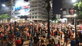 otra noche de cacerolazo en la plata contra el dnu de javier milei