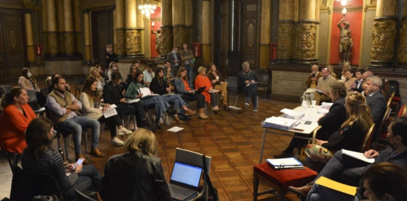 WhatsApp Image 2022-04-13 at 4.59.59 PM - WhatsApp Image 2022-04-13 at 4.59.59 PM - rendición de cuentas 2021 en comisión de Hacienda Horacio Parada Carla Fernández Yanina Lamberti