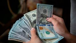 el dolar blue cerro la semana por debajo de los 1.000 pesos el dolar blue cerro la semana por debajo de los 1.000 pesos