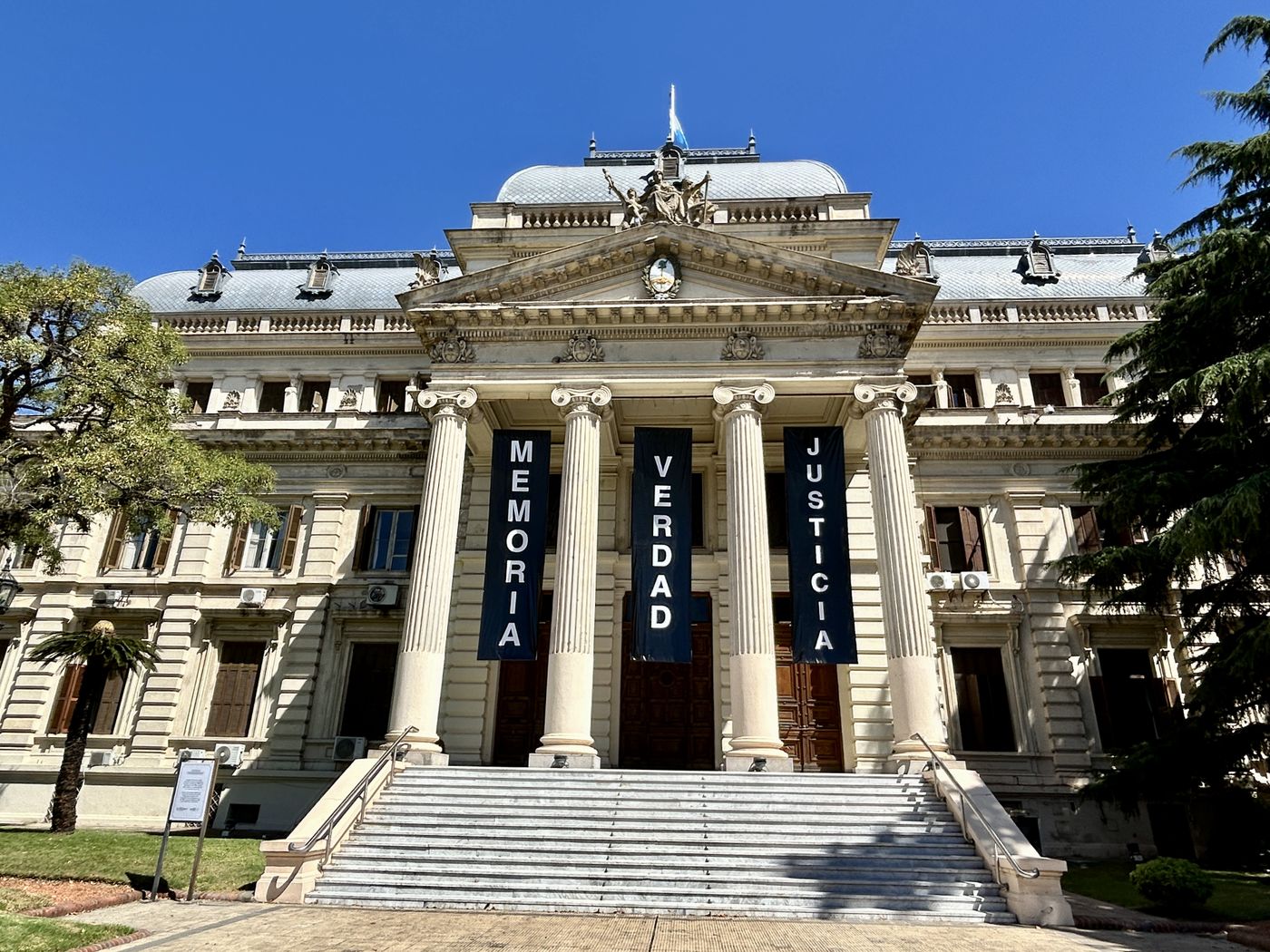 Legslatura en el mes de la memoria