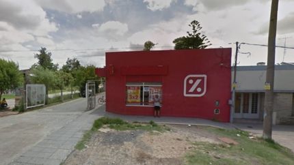 De madrugada, intentaron entrar a robar a un supermercado Día% de Ensenada