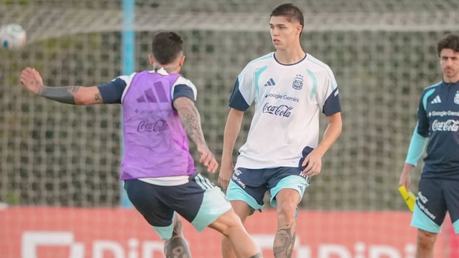 palacios y su foto con messi: un momento unico en el entrenamiento de la seleccion