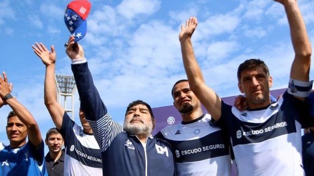 con maradona confirmado, en gimnasia solo piensan en los refuerzos