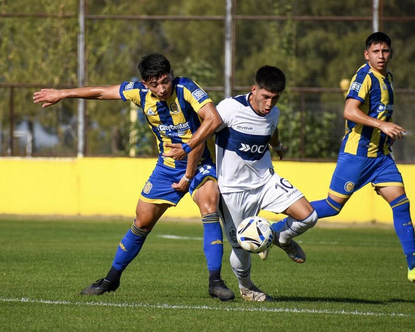 La Reserva de Gimnasia igualó sin goles en Rosario.
