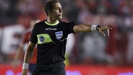 el fuerte enojo del arbitro del clasico entre estudiantes y gimnasia el fuerte enojo del arbitro del clasico entre estudiantes y gimnasia