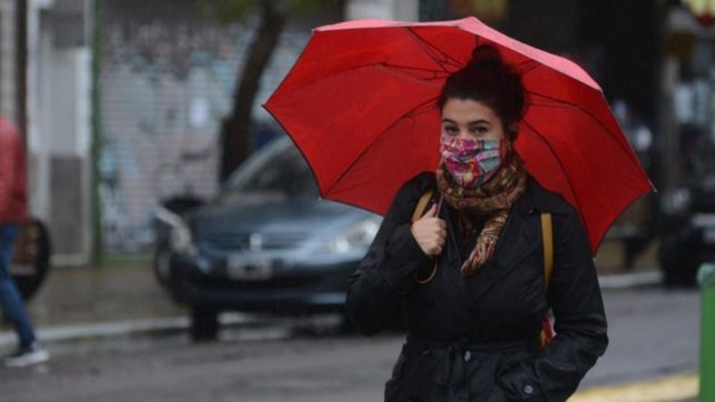 la plata cierra la semana con frio, lloviznas y alerta por las rafagas de viento