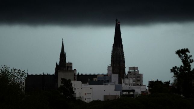 la plata seguira en alerta por tormentas, viento y granizo hasta la madrugada del domingo