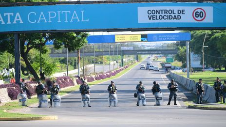 Un concejal de La Plata propone construir un muro para que no entren los fisuras