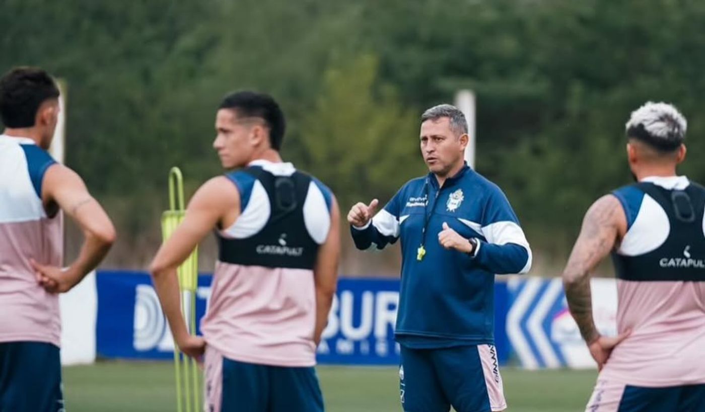 Diego Flores Gimnasia entrenamiento.jpg