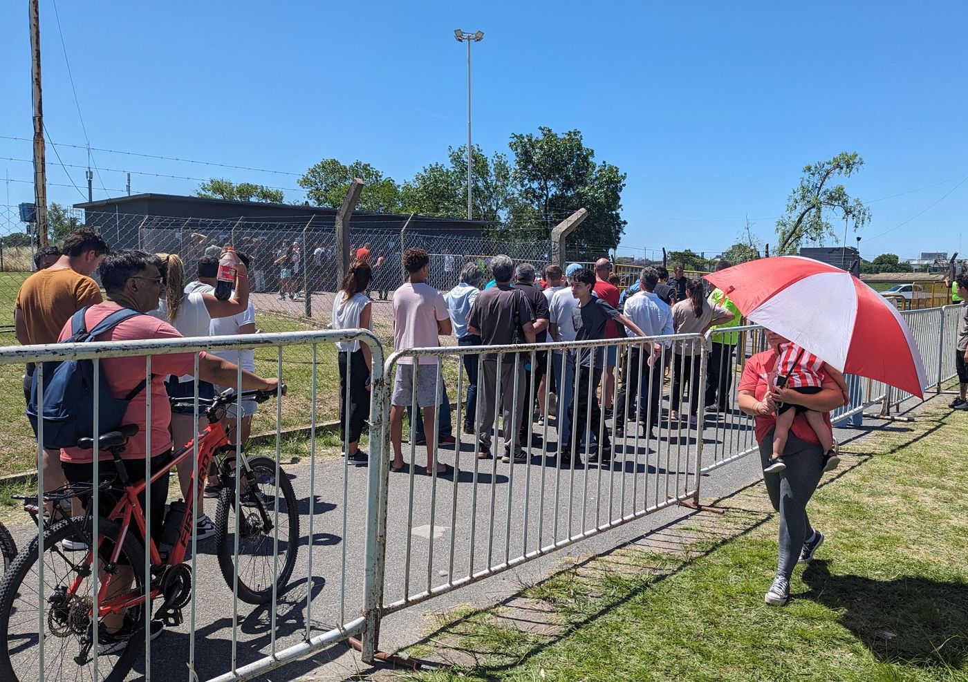 Hinchas Estudiantes entrada 10.jpeg