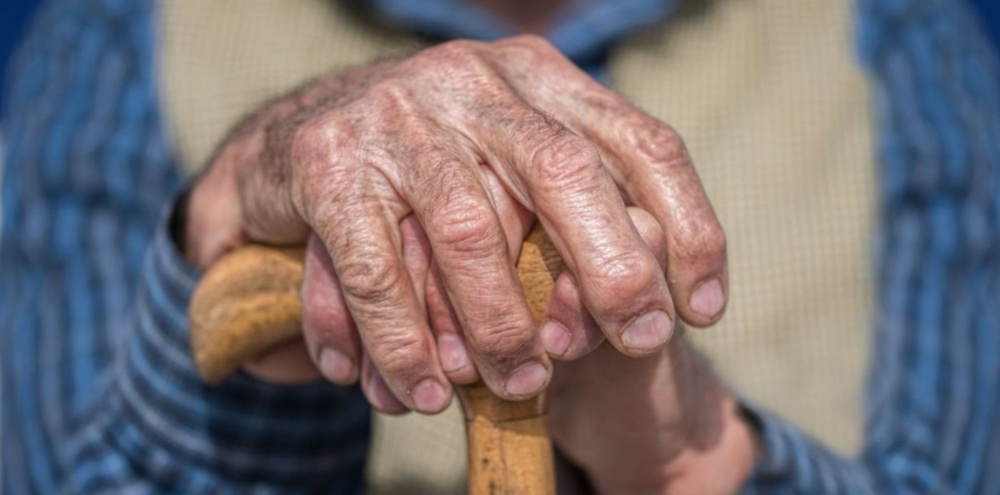 Jubilado Jubilada Manos