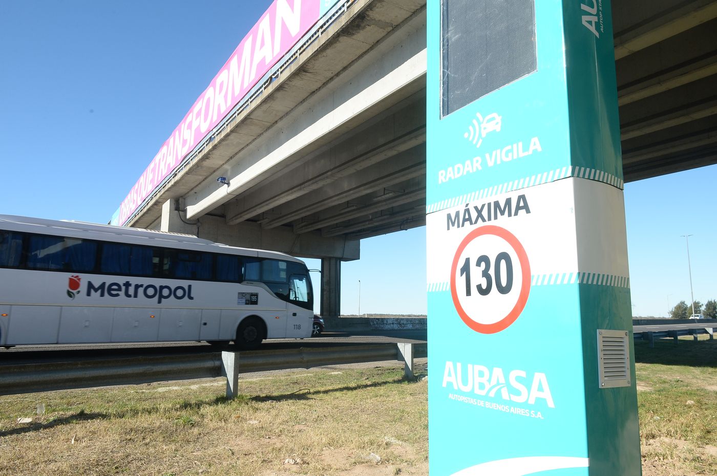 Radar totem velocidad - Autopista La Plata-Buenos Aires (3)