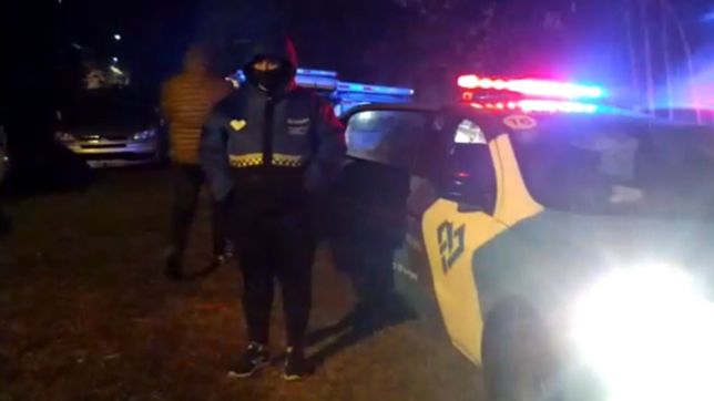 video: desarticularon dos fiestas clandestinas en la plata con mas de 60 chicos