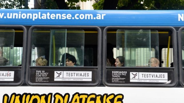 arranco el paro y solo circula la mitad de los micros en la plata