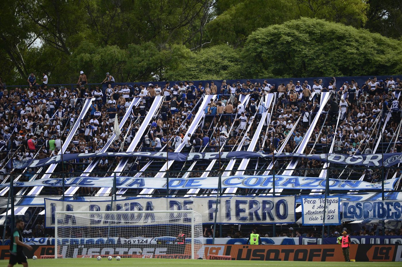 Gimnasia Estudiantes clásico hinchas 5