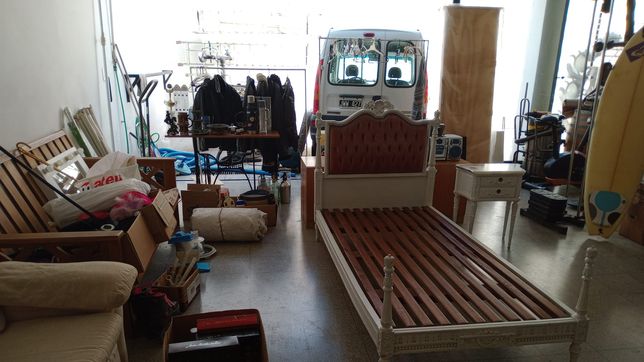 se viene una nueva venta de garaje con una amplia variedad de productos en oferta