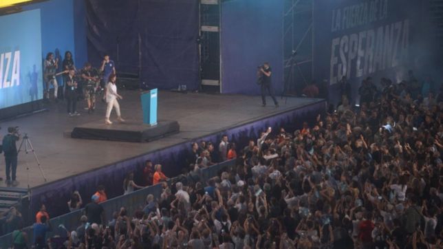 funcionarios, legisladores y dirigentes: la presencia platense en el acto de cristina