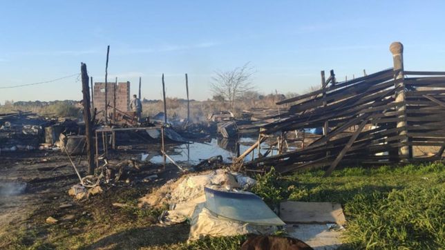 prendieron una estufa y se les incendio la casa por completo en la plata