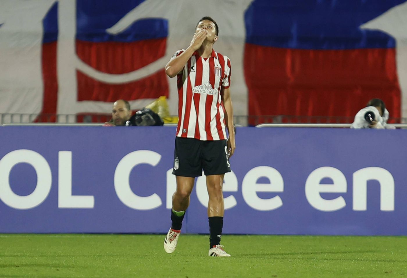 Guido Carrillo festejo Estudiantes Universidad de Chile.jpg