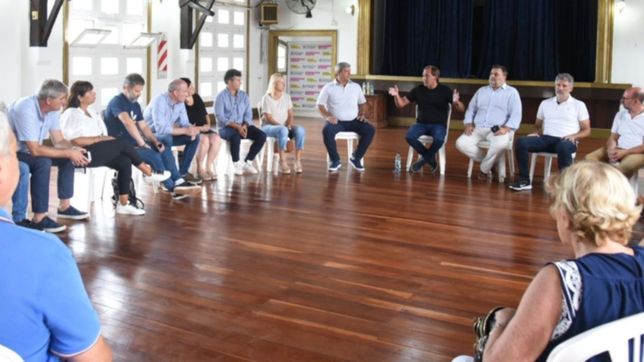 garro reunio a su gabinete y los concejales de juntos para analizar las obras en la plata