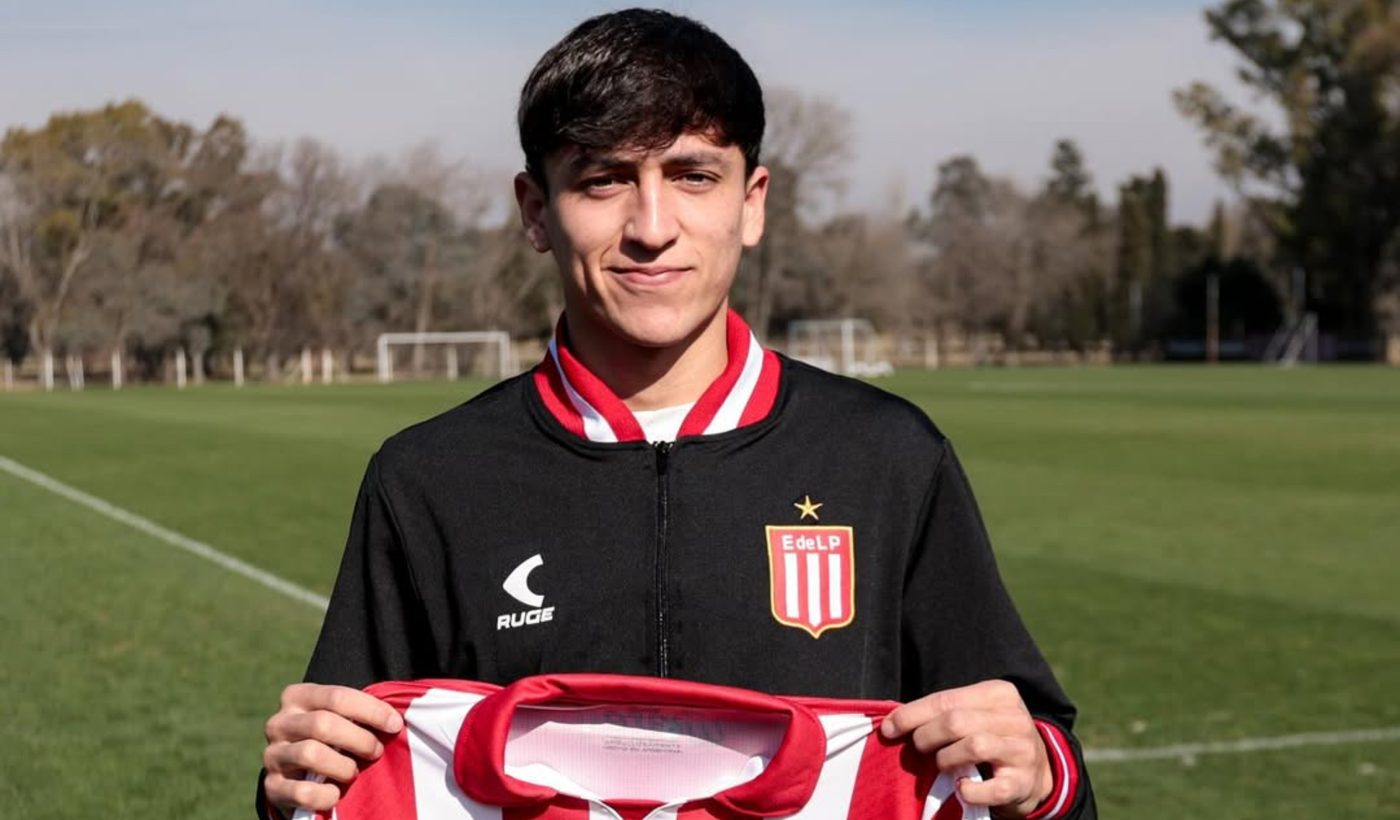 Franco Basualdo firm&oacute; su primer contrato en Estudiantes hasta diciembre del 2027