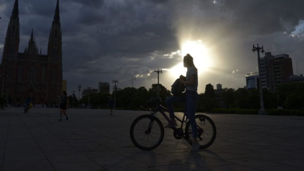 Martes nublado y caluroso en La Plata, en el comienzo de una semana inestable