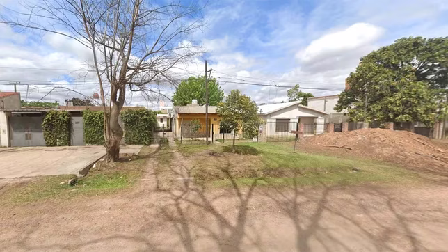 asesinaron a golpes y machetazos a tres jovenes en una vivienda