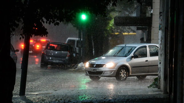 la ciclogenesis llego a la plata y el fin de semana arranco con lluvias y rafagas de viento