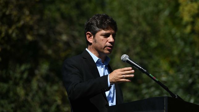 kicillof cuestiono la ofensiva contra las tasas municipales e ironizo sobre los viajes de adorni