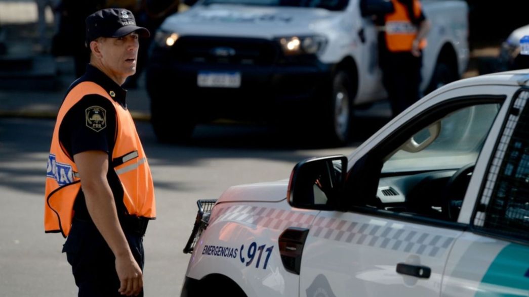 Pánico en un supermercado de La Plata: amenazaron a empleados y clientes para robarles
