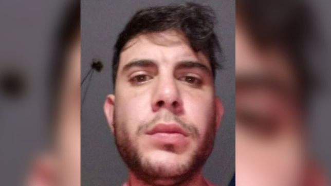 a traves de facebook, buscan familiares de un joven desaparecido en la plata