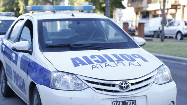 grupo comando ataco en la casa un contador de la plata y escapo con casi un millon de pesos