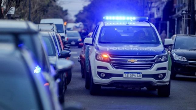 un grupo comando ataco a una familia de la plata, le robo $50 mil y escapo con su auto