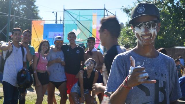 los hornos festejo sus 136 anos con espuma, sol y shows en vivo para todos los vecinos