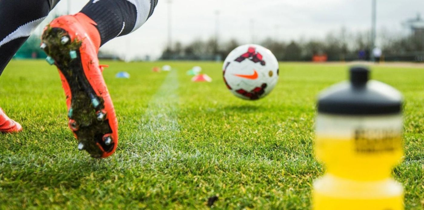 Fútbol agua hidratación