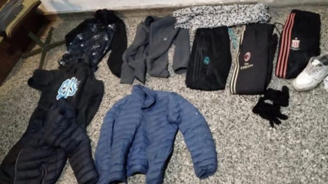 por la ola polar, un ladron de la plata salio a robar con cuatro pantalones y camperas