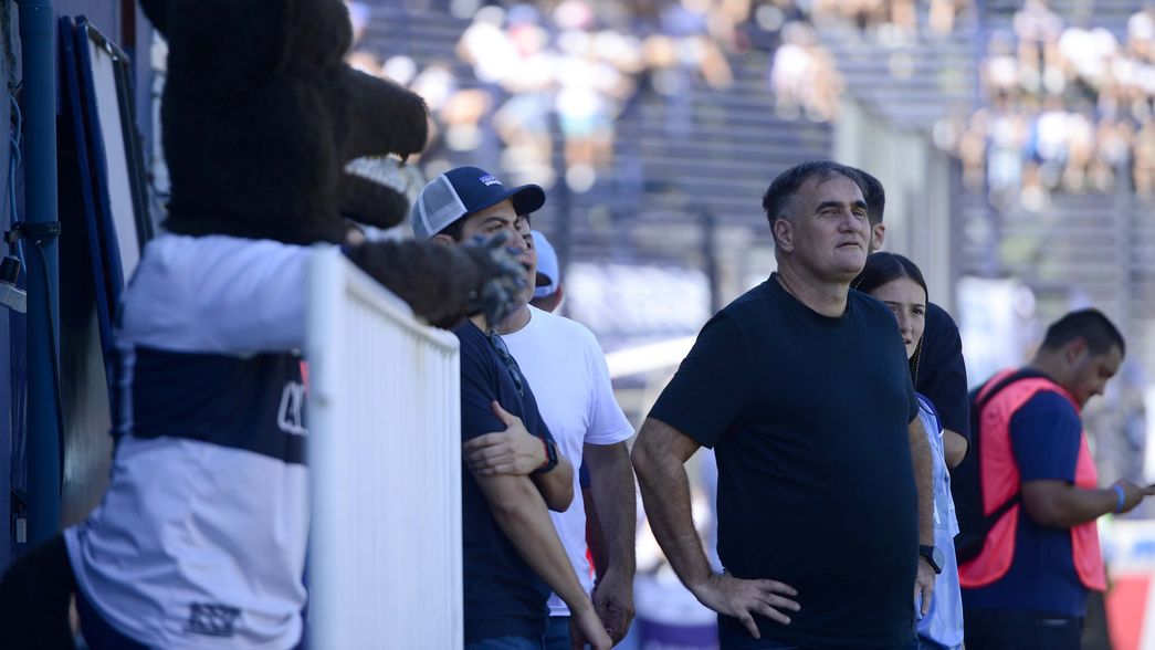 Gimnasia, entre la rescisión de Fernando Zaniratto y las negociaciones por Julio Vaccari