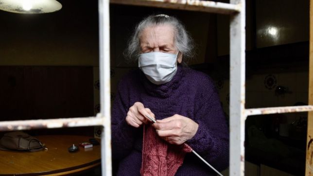 sortearan pinturas de una abuela solidaria de la plata para ayudar a comedores y merenderos