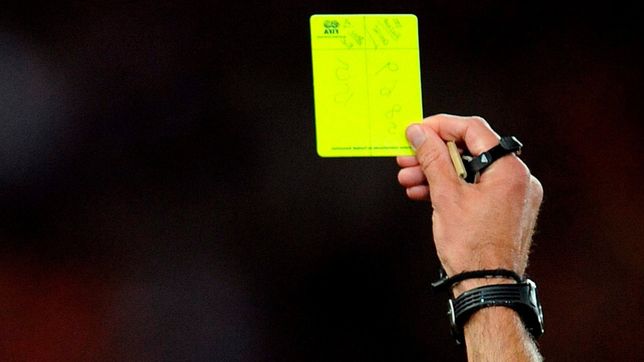 aqui estan, ellos son: los arbitros que dirigiran al pincha y al lobo
