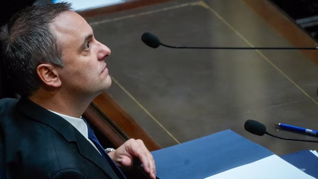 Manuel Adorni se quedó sin apoyo y crece la presión para que renuncie si Javier Milei no lo desplaza Manuel Adorni se quedó sin apoyo y crece la presión para que renuncie si Javier Milei no lo desplaza