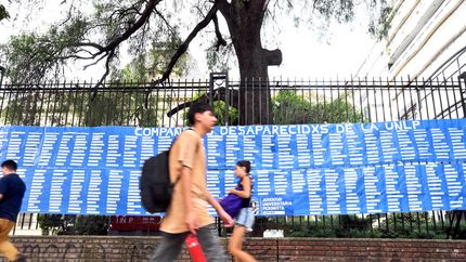 Intervinieron las rejas del Rectorado de la UNLP con los nombres de los desaparecidos peronistas