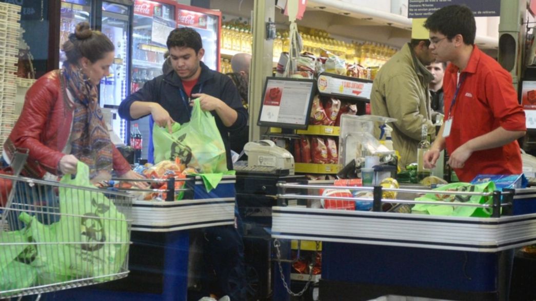 Junto a la inflación, la canasta básica alimentaria aumentó un 3,7% en enero