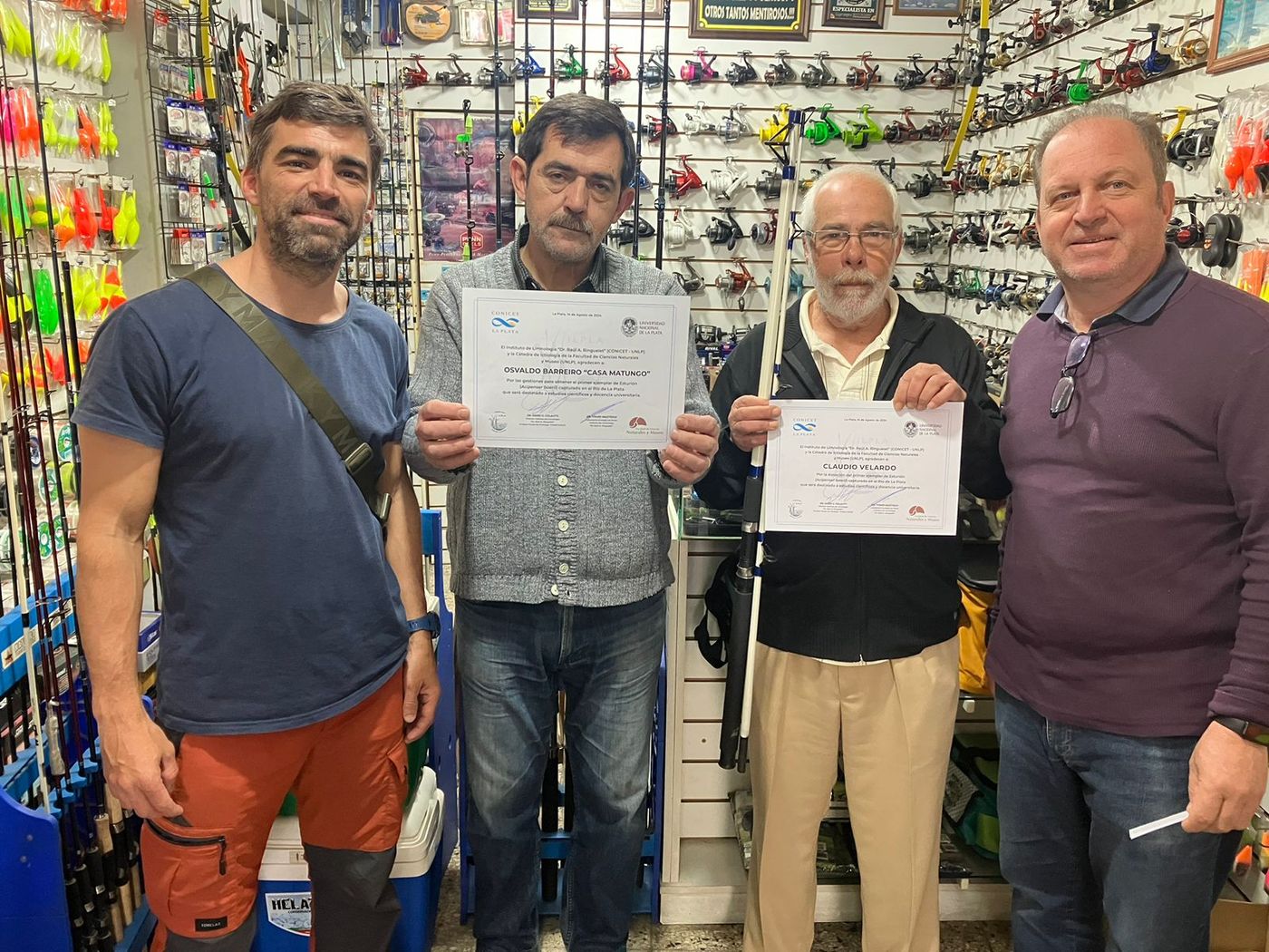 En la foto, de izquierda a derecha: Tomás Maiztegui, Osvaldo Barreiro, Claudio Velardo y Claudio Colautti. En la foto, de izquierda a derecha: Tomás Maiztegui, Osvaldo Barreiro, Claudio Velardo y Claudio Colautti.