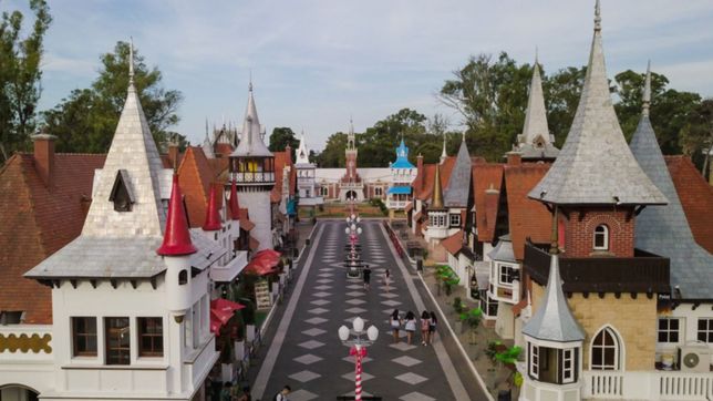tras la polemica, vecinos de la plata convocan a abrazar la republica de los ninos