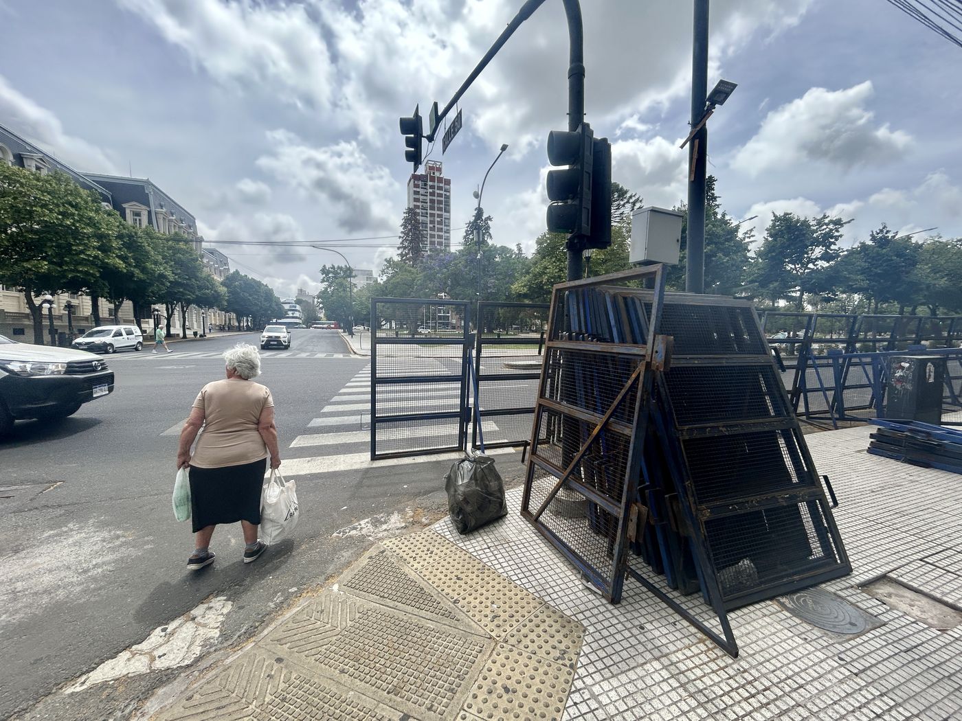 Con gran expectativa, las fuerzas de seguridad preparan el centro de La Plata para recibir las celebraciones del clásico platense Con gran expectativa, las fuerzas de seguridad preparan el centro de La Plata para recibir las celebraciones del clásico platense