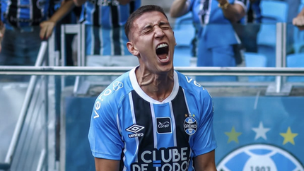 Estudiantes avanzó por un viejo anhelo y negocia con Gremio para sumar a Monsalve