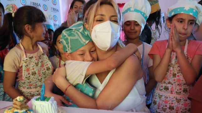 fabiola yanez visito un comedor de quilmes y participo de un taller de cocina con ninos