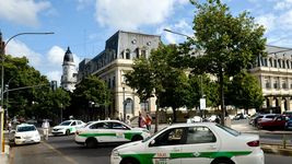taxistas bloquearon puntos clave de la plata en una sorpresiva protesta contra las apps de transporte taxistas bloquearon puntos clave de la plata en una sorpresiva protesta contra las apps de transporte