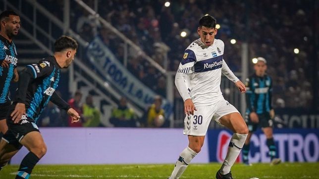 gimnasia se mete en la discusion por el futuro de agustin cardozo